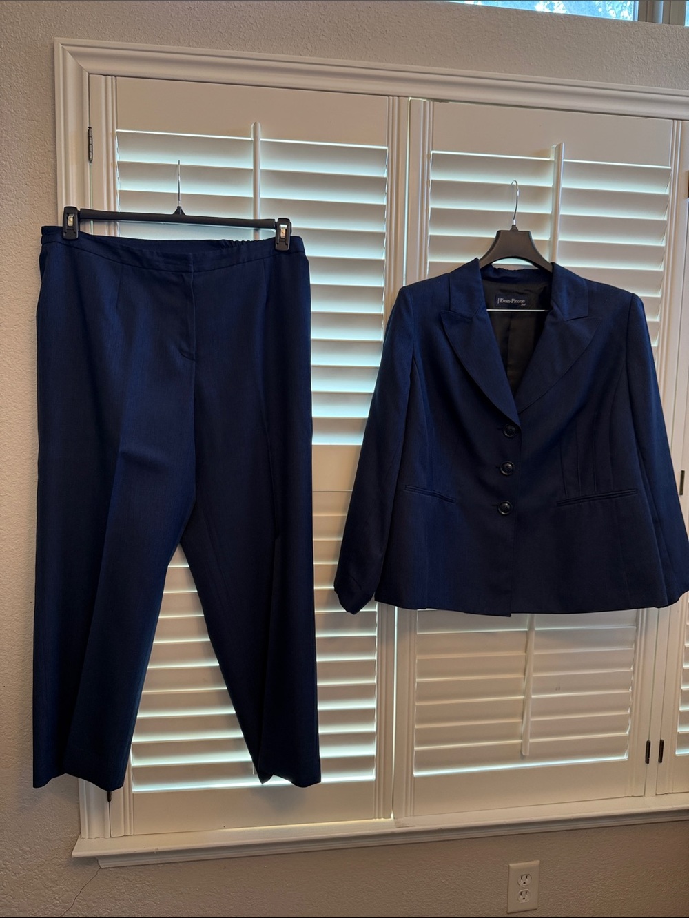 Evan Picone Women's Navy Two-Piece Pant Suit